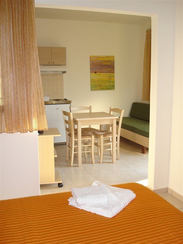 Margarita Beach Hotel Agia Marina  Bagian luar foto