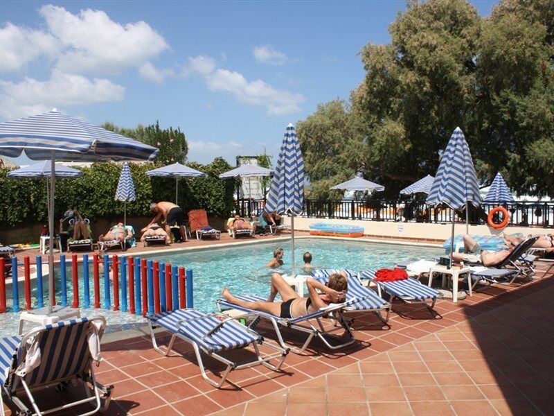 Margarita Beach Hotel Agia Marina  Bagian luar foto